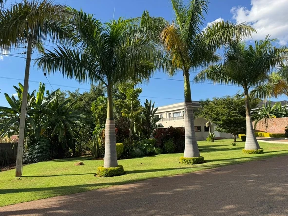 6 Bedroom House