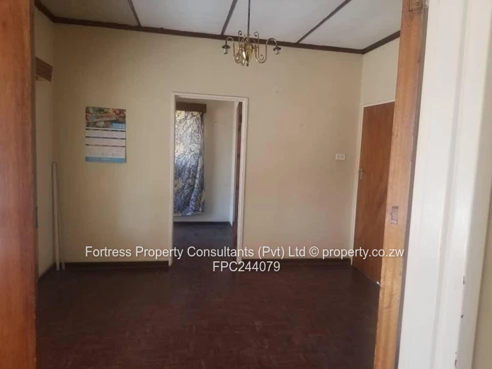 Matsheumhlope 3-Bed Home with Garden & Staff Quarters