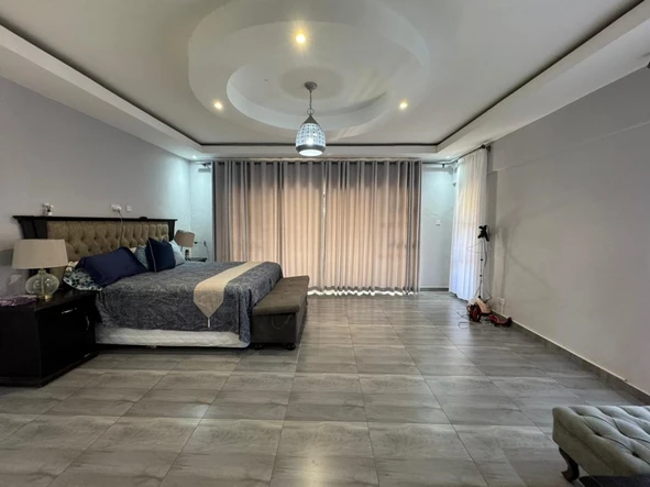 6 Bedroom House