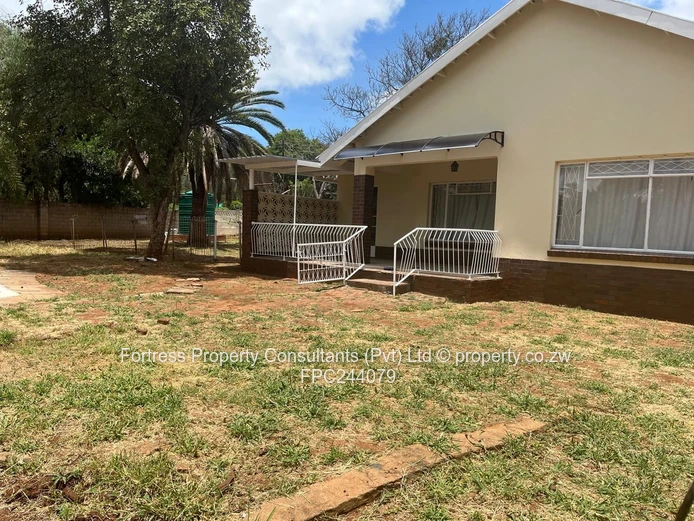 Matsheumhlope 3-Bed Home with Garden & Staff Quarters