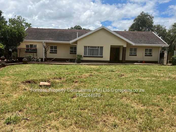 Matsheumhlope 3-Bed Home with Garden & Staff Quarters