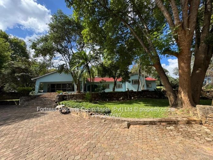 Glen Lorne 8-Bed House with Pool & Sunlit Lounge