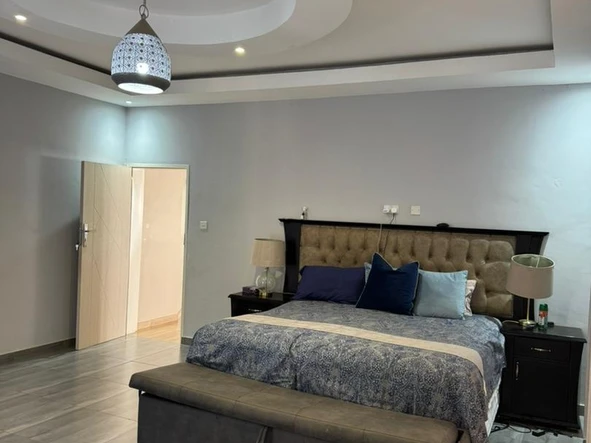 6 Bedroom House
