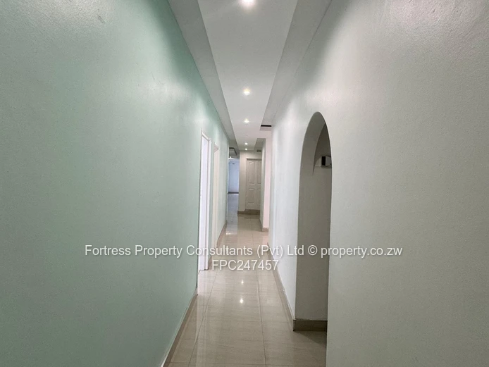 Glen Lorne 8-Bed House with Pool & Sunlit Lounge
