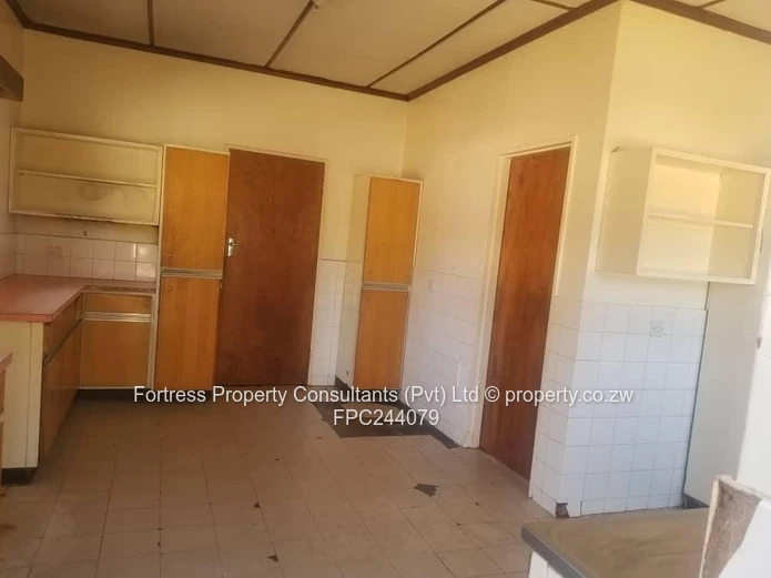 Matsheumhlope 3-Bed Home with Garden & Staff Quarters