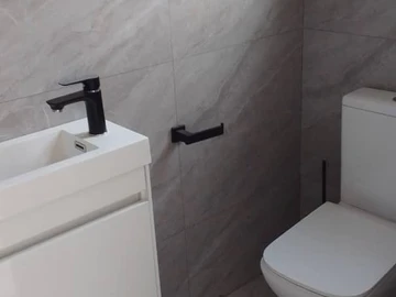 4 Bedroom Flat & Apartment