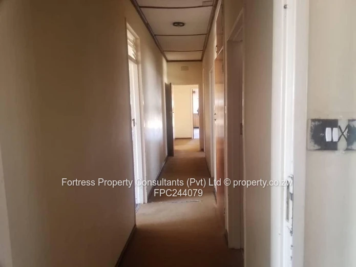 Matsheumhlope 3-Bed Home with Garden & Staff Quarters