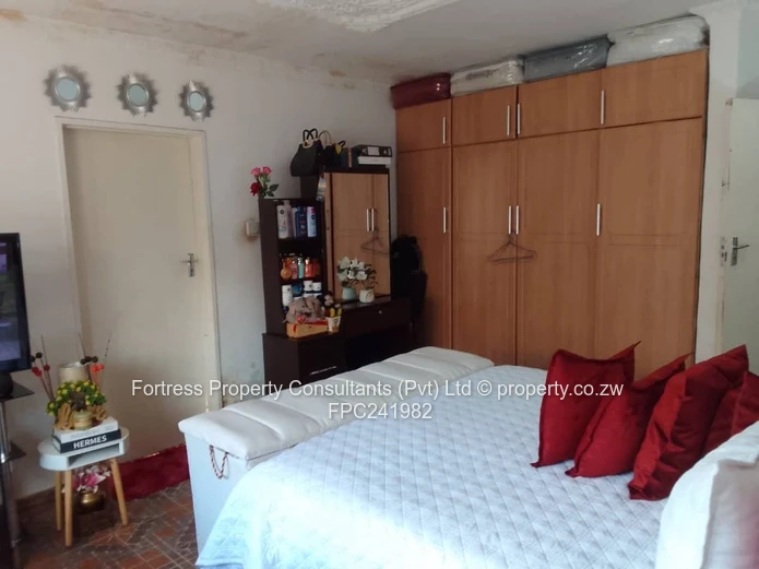 Brick 3-Bed Home in Mainway Meadows — Garage, Water Tank