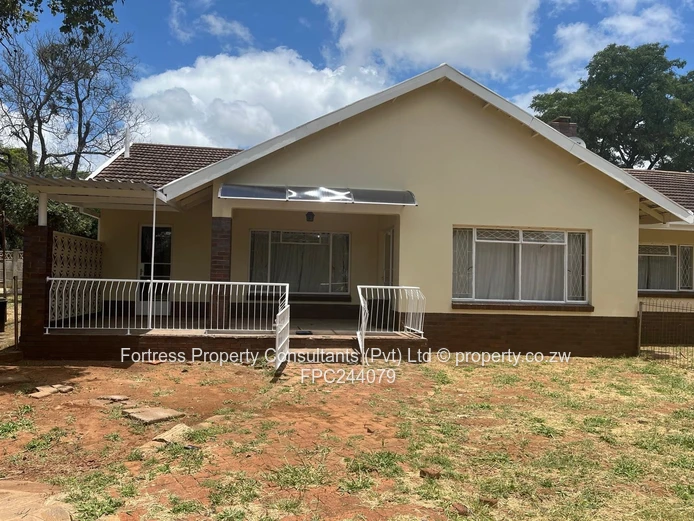 Matsheumhlope 3-Bed Home with Garden & Staff Quarters