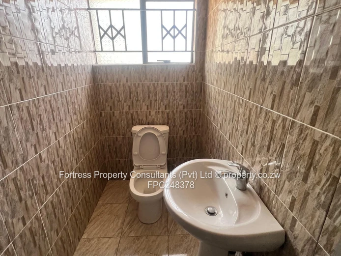 Emerald Hill: 3-Bed Tiled Home w/Solar, Water Tank