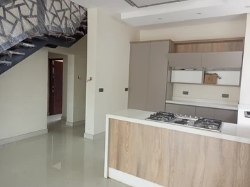 4 Bedroom Flat & Apartment
