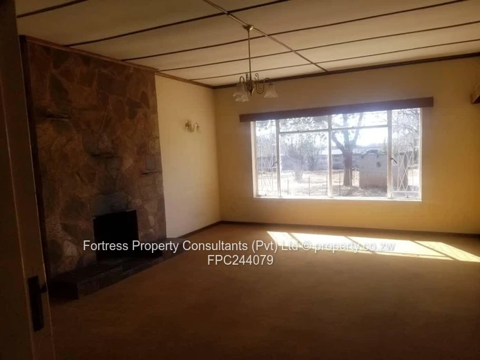 Matsheumhlope 3-Bed Home with Garden & Staff Quarters